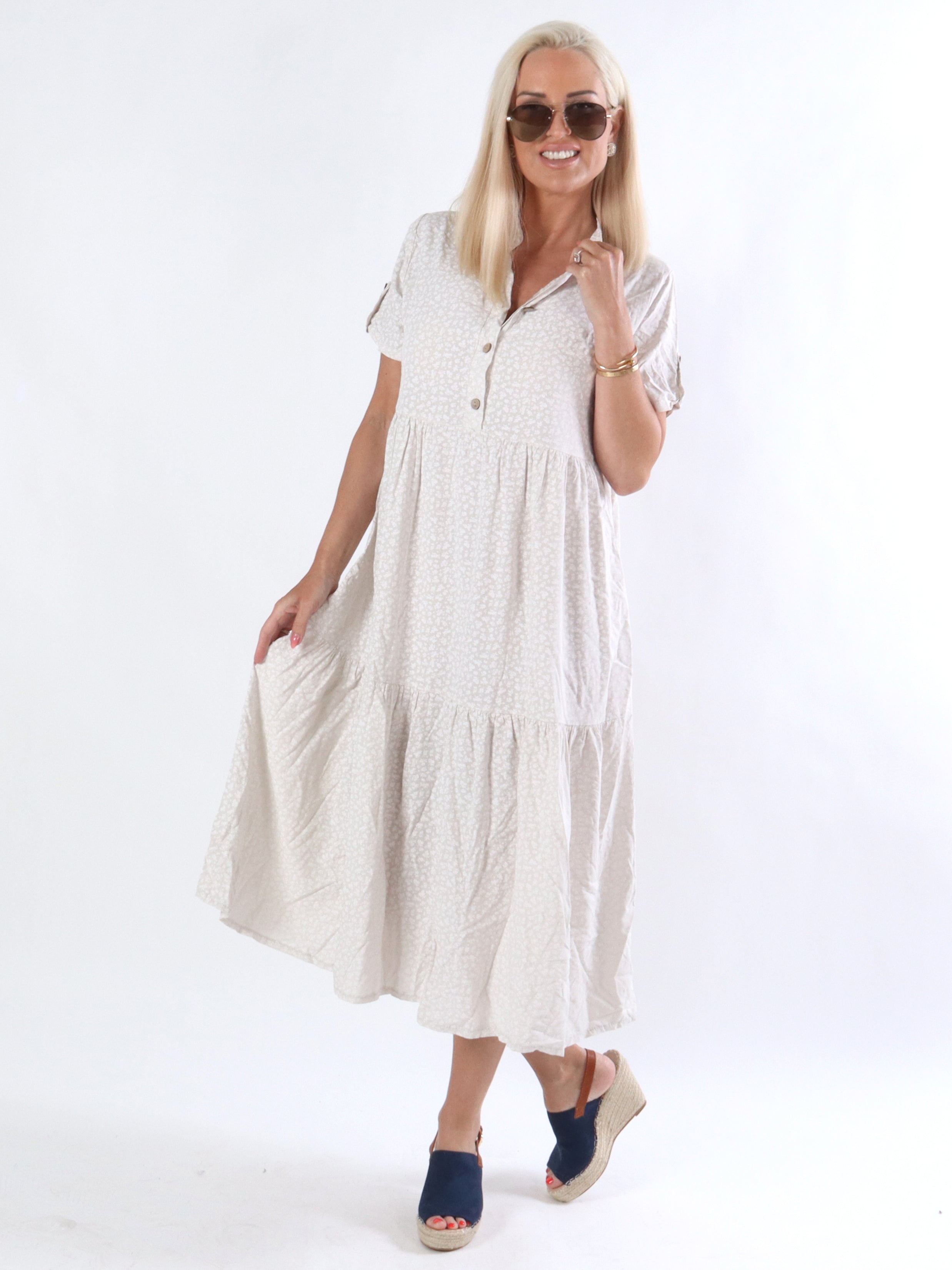 Barbara - Armygrøn kjole med blomsterprint og knapper ved bryst